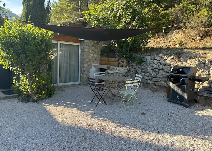 Maisonnette face au Garlaban