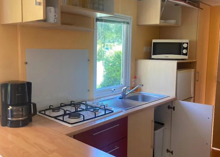 Hotel pres du College: Camping Chantecler