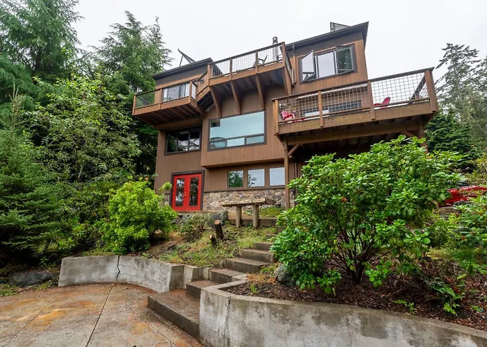 Stylish Deception Pass Retreat With Bay Views