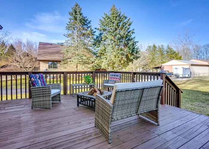 Near Frankenmuth: Central Michigan Apt On 3 Acres!