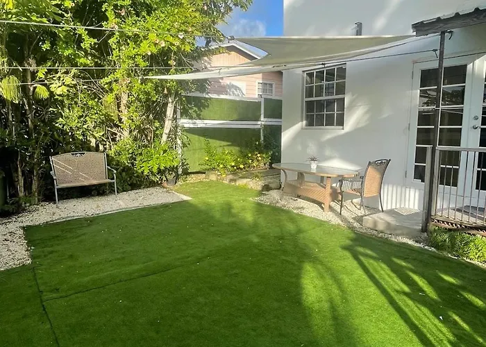 Scarlett Studios 1- Modern Studio For Holidays & Extended Stays -Near Ross University & Us Embassy- Accommodation With Optional Car Rental