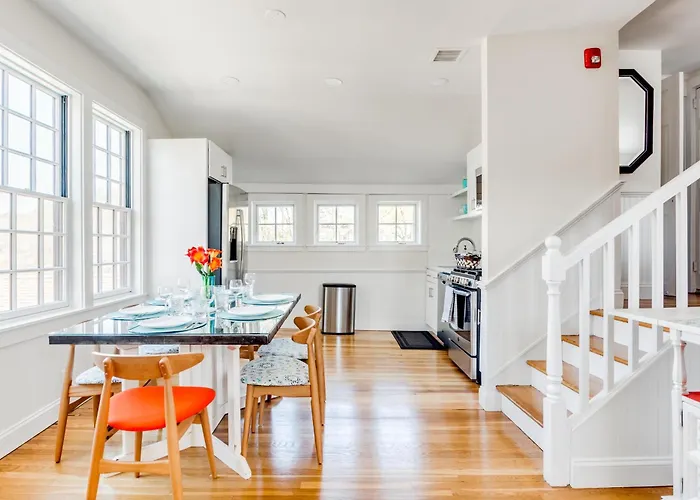2Br Flat Above Historic Cider Mill