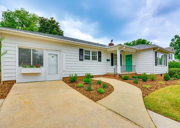 'Dogwood Cottage' W/ Fireplace: 1 Mi To University
