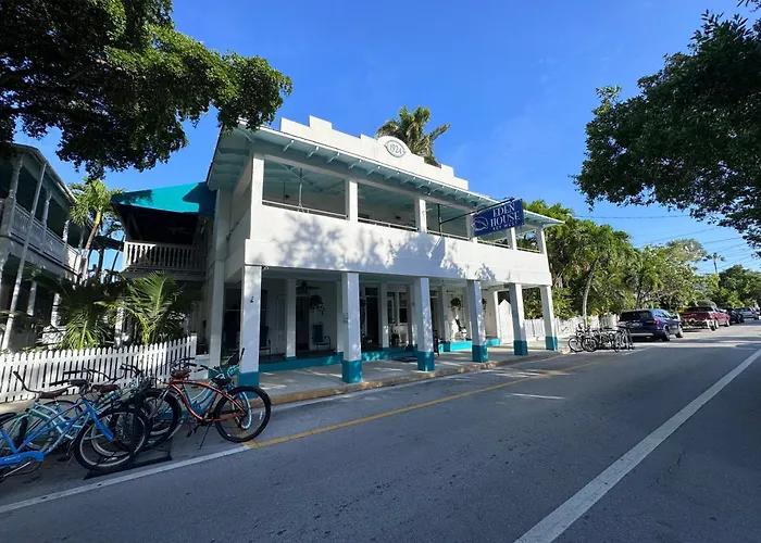 Hotel with Tennis: Eden House