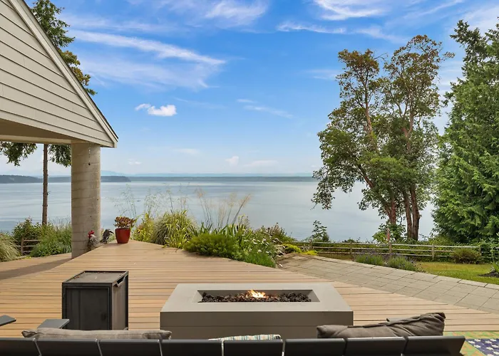 Hike, Bike & Explore: Oceanfront Kingston Getaway