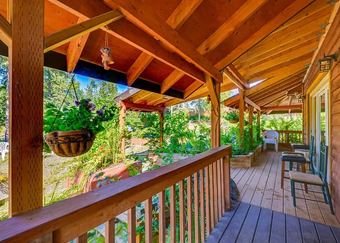 Cozy Kenai Abode W/ Private Deck: 5 Mi To Ocean!