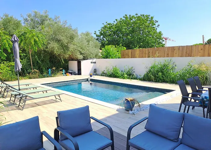 Chambre chez l'habitant dans Villa d'architecte avec Piscine chauffée