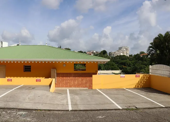 Ixora Au Refuge De Madiana A Schoelcher