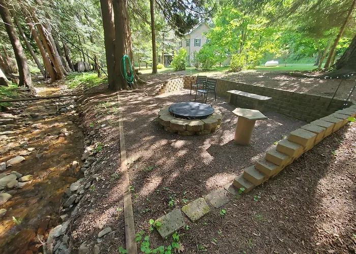 Ahrs Creek Retreat In The Timber