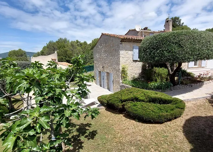 Gîte LES PINS climatisé piscine chauffée jardin