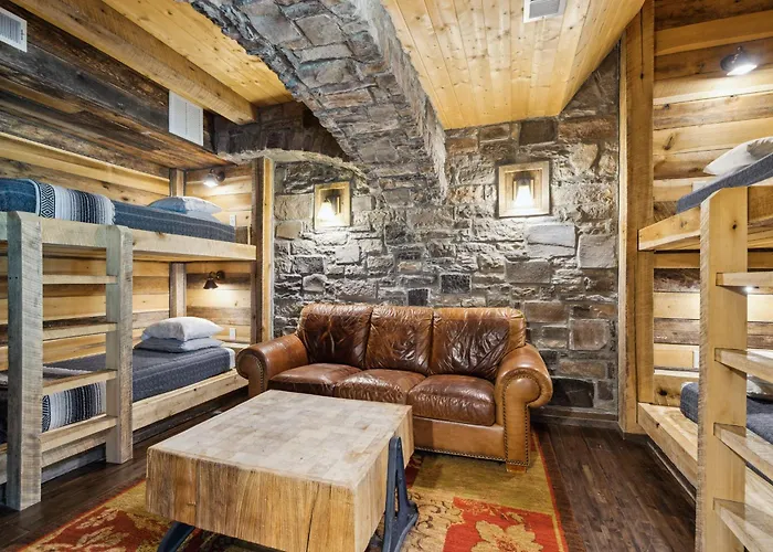 Charming Bunkhouse At Dark Horse Retreat