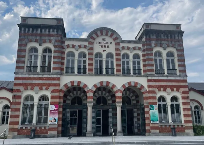Studio lumineux au calme en centre ville, face aux thermes