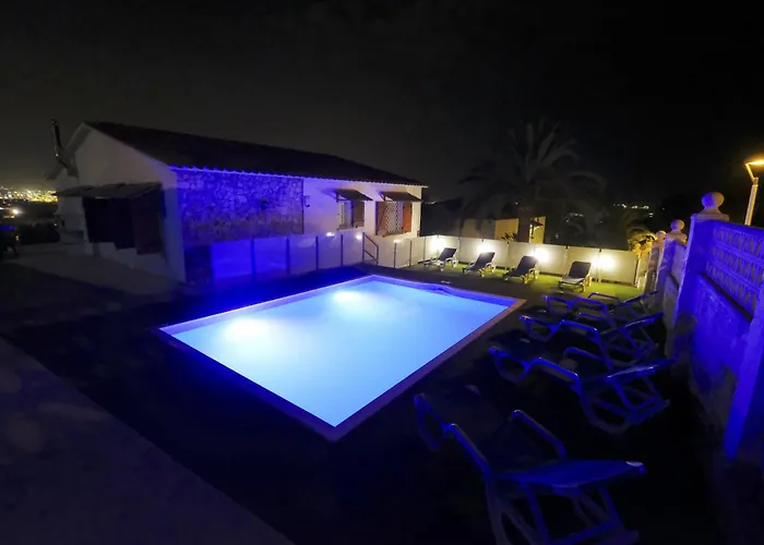 Panoramic Villa - Only Families