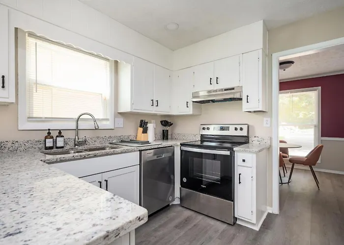 Family & Dog Friendly 4Bd-3Ba In Stone Mountain