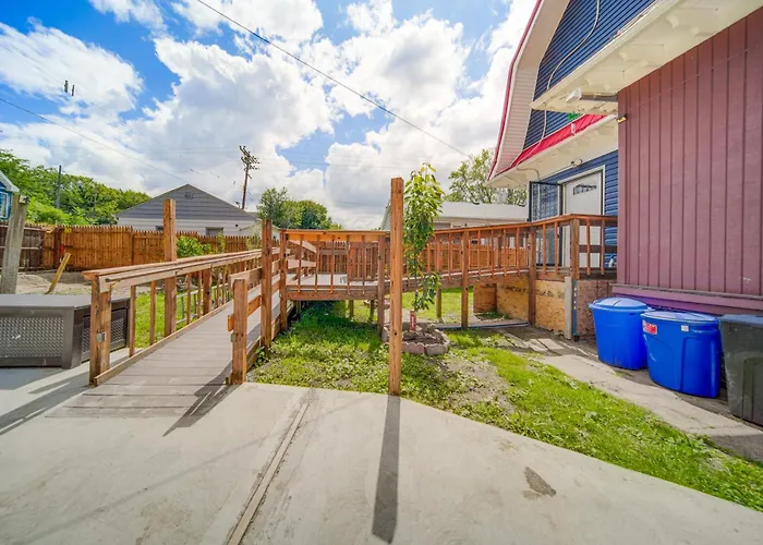Family-Friendly Home: Walk To Lake Erie!
