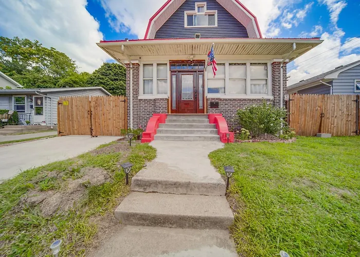 Family-Friendly Home: Walk To Lake Erie!
