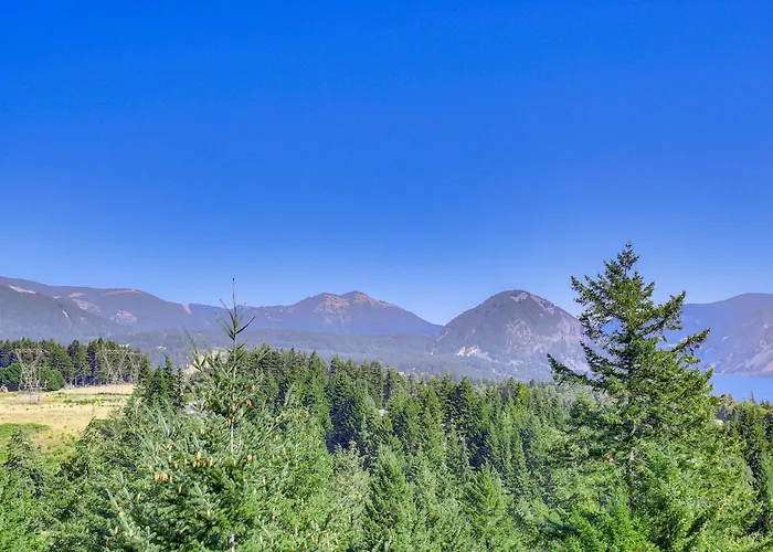 'Gorge Retreat' - Modern Carson Home W/ Mtn Views!