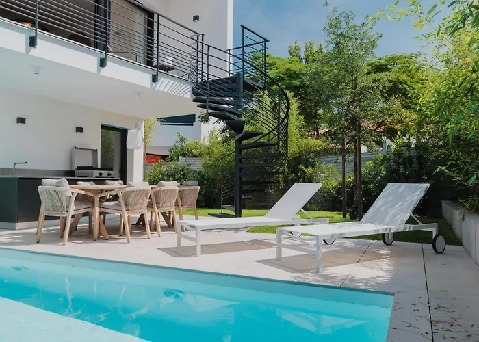 Villa Cordouan avec piscine en bord de mer