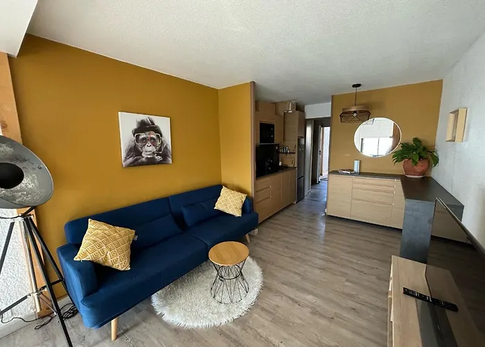 Appartement moderne vue sur étang et montagne