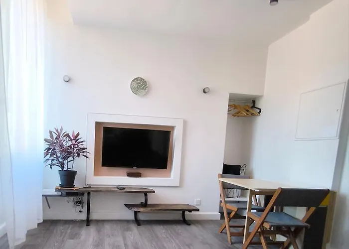 Studio lumineux avec belle vue