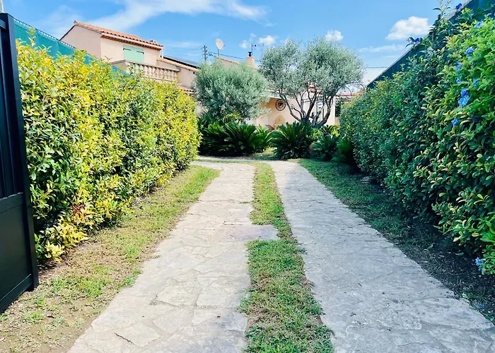 Studio Soleil - Piscine, Parking, Jardin, Calme, Wifi, 2 personnes