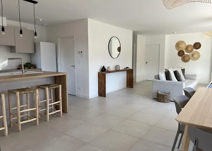 Maison en bois avec piscine proche de la plage