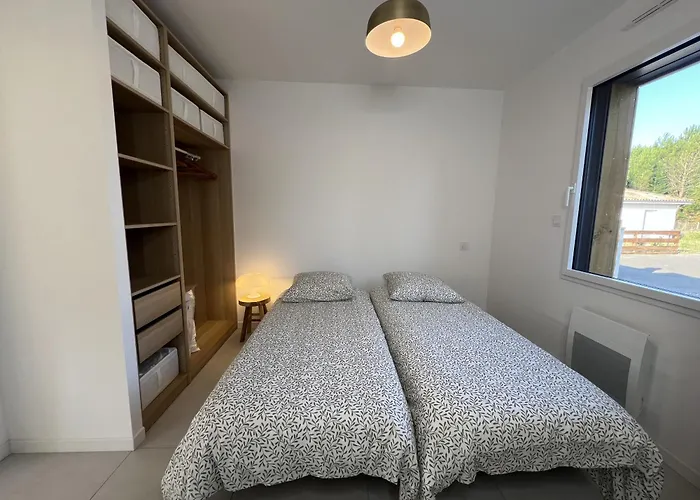Maison en bois avec piscine proche de la plage