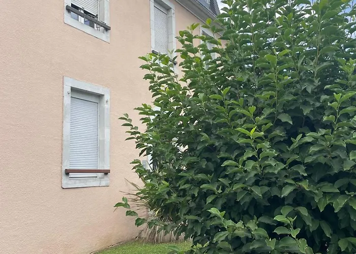 Petit studio avec parking, très bien équipé proche des Thermes et du centre ville Nouvelle literie