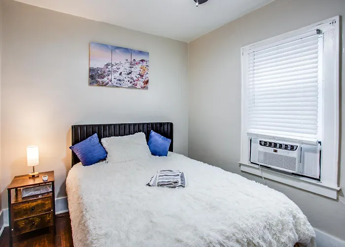 Amazing 3 Bedroom Home Steps, Airport, Uofr, Rit, Strong
