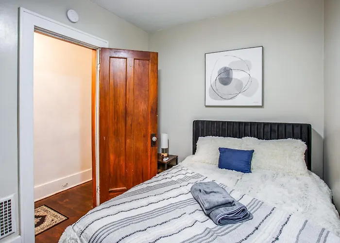 Amazing 3 Bedroom Home Steps, Airport, Uofr, Rit, Strong