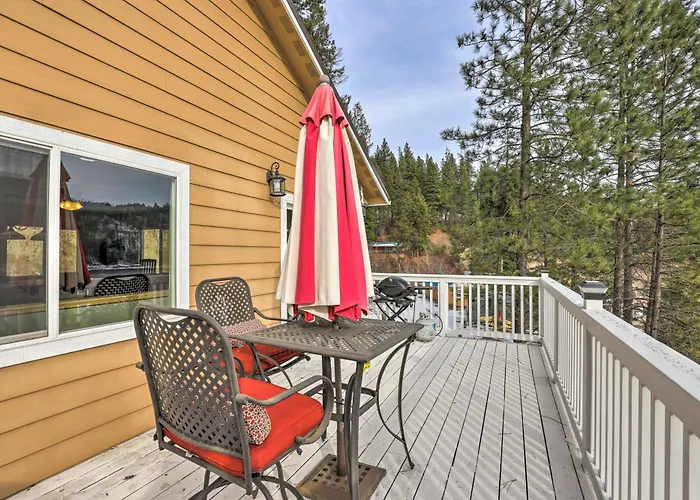 Lake Loon 'Hillside' Cottage W/ Private Deck!