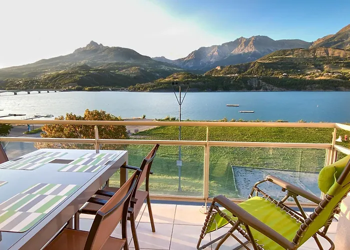 La terrasse au bord du Lac, vue panoramique lac et montagnes , 2 ch, linge et ménage inclus