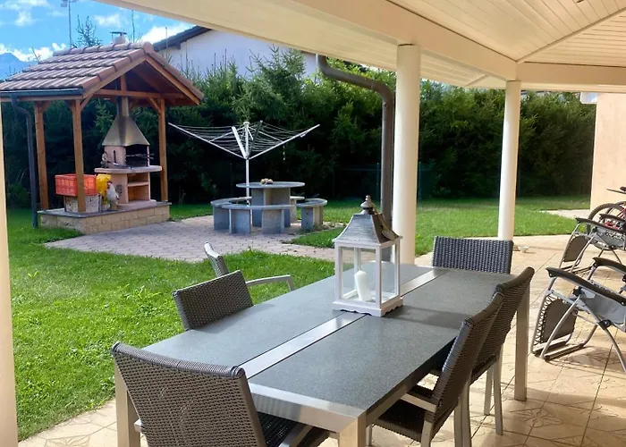 Chambre spacieuse à louer dans une maison calme avec un grand jardin