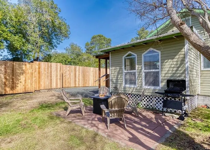 #Stayinmydistrict Lakeside Cottage