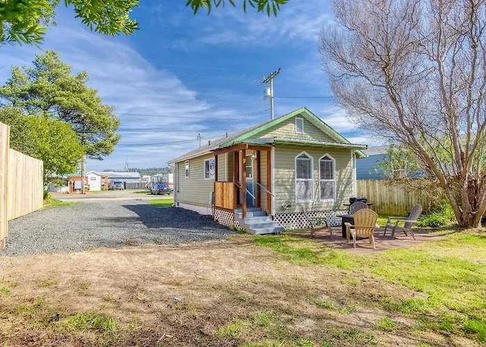 #Stayinmydistrict Lakeside Cottage