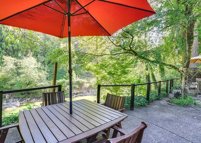 Riverfront Sandy Retreat, Fish & Kayak On-Site