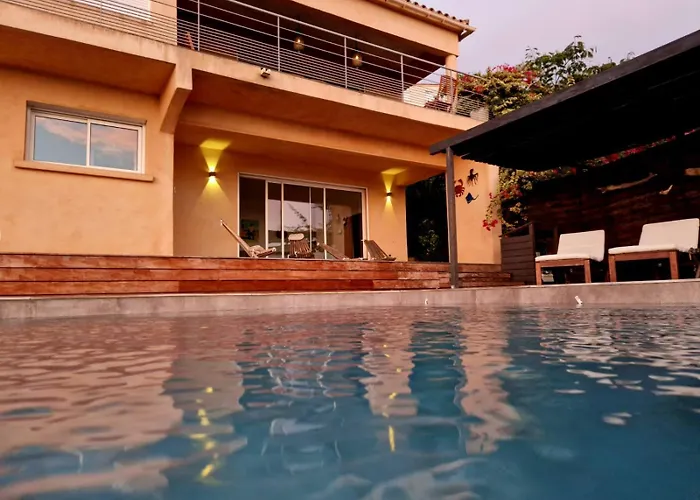 Modern Villa 5 Double Bedrooms, New Ac, Private Pool And Stunning View 800 M From Beach