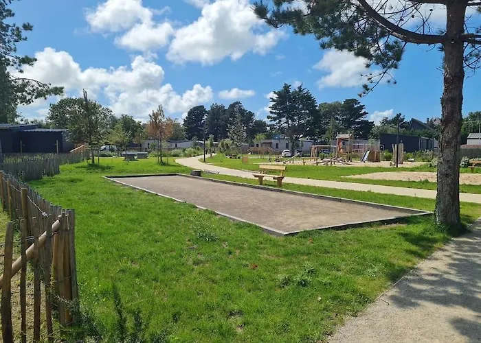 Cottage pour 6 personnes avec piscine couverte et chauffée à 300 m de la mer avec Wi-Fi et climatisé , 3 chambres