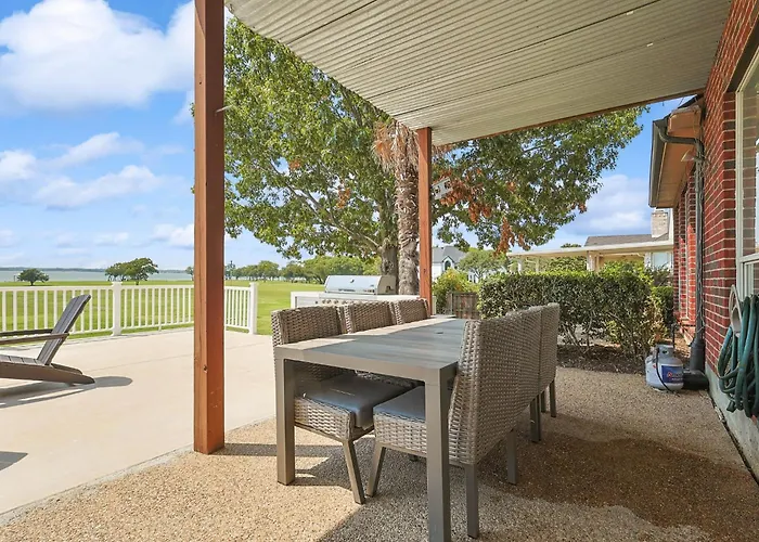 The Best Of Lakeside Living - Luxury At Its Finest