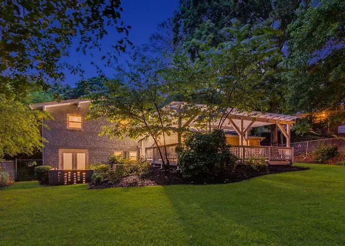 Stylish Atlanta Home 6Br Sleeps 12