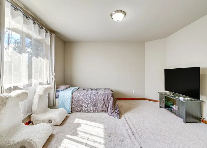 Family-Friendly Home W/ Patio & Garden In Everett!