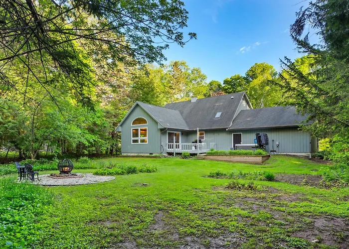 Scandia- Secluded Home, Walk To Marina, Game Room & Hot Tub