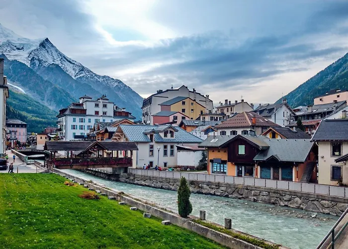 Top Floor Apartment Mansard - Central Chamonix Mont Blanc Haven