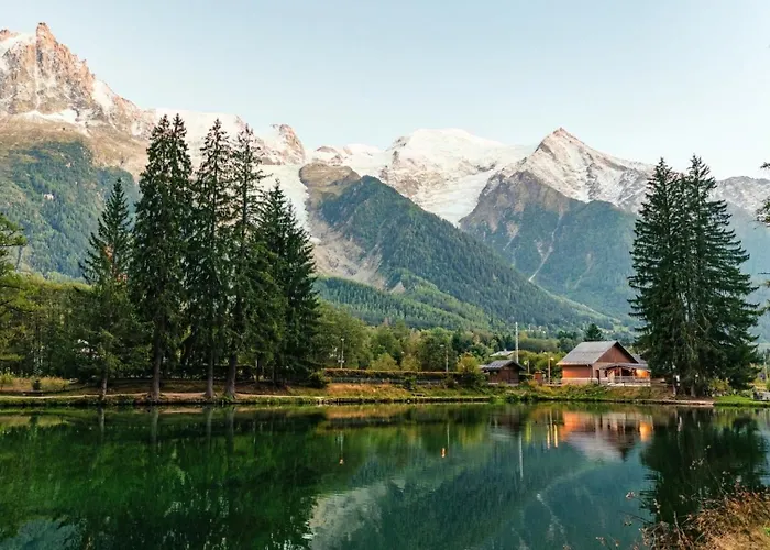 Villa Loppe - Chamonix Mountain Four-Bedroom Hidden Gem