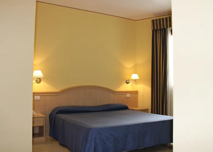 Yacht Marina Hotel