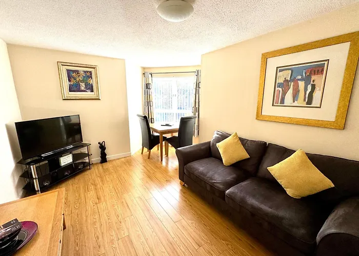 Hotel near College: Castle Gait, Paisley