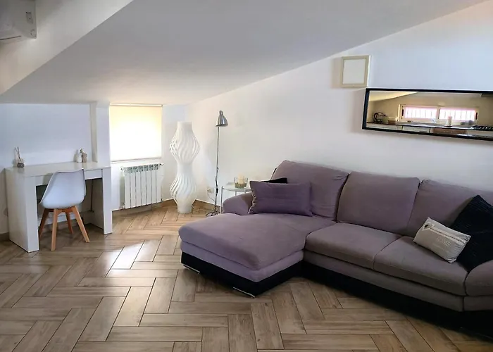 Serao House, 3 piano in centro