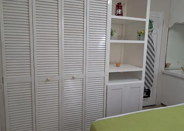 Michand Guest Apartment: Cozy Airport-Adjacent Stay
