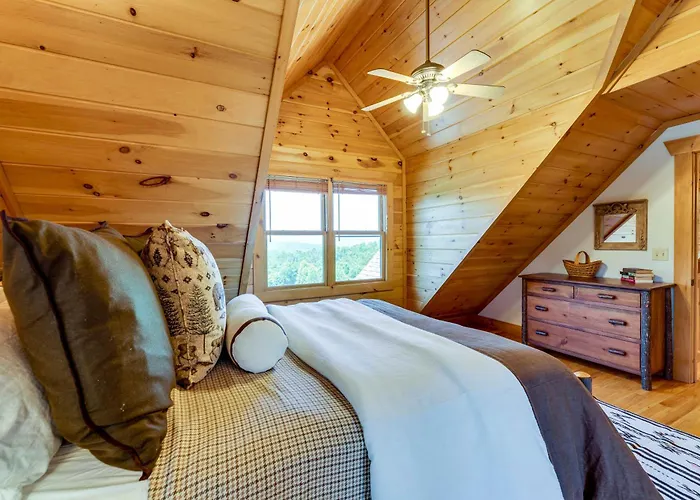 Hot Tub, Game Room! Group-Friendly Nebo Cabin