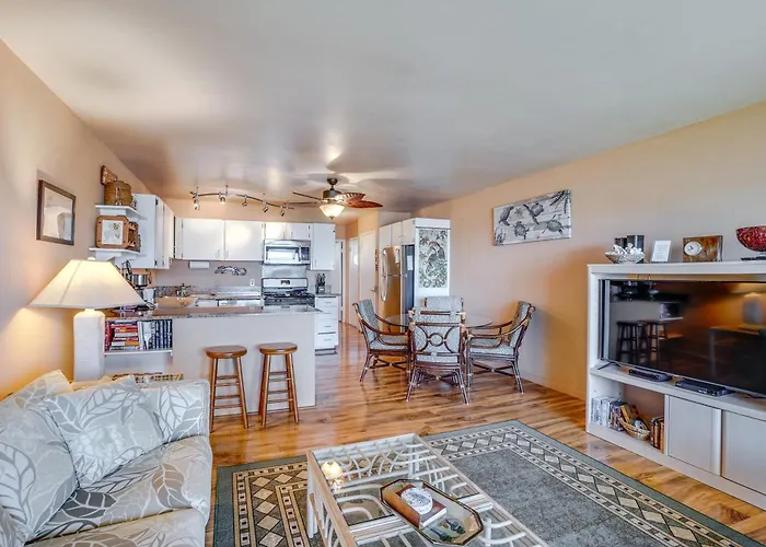 Kaunakakai Condo W/ Private Lanai & Ocean Views!
